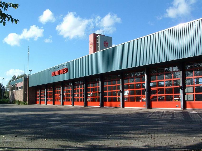 brandweerkazerne deuren1.JPG - Brandweerkazerne Leeuwarden 2005
